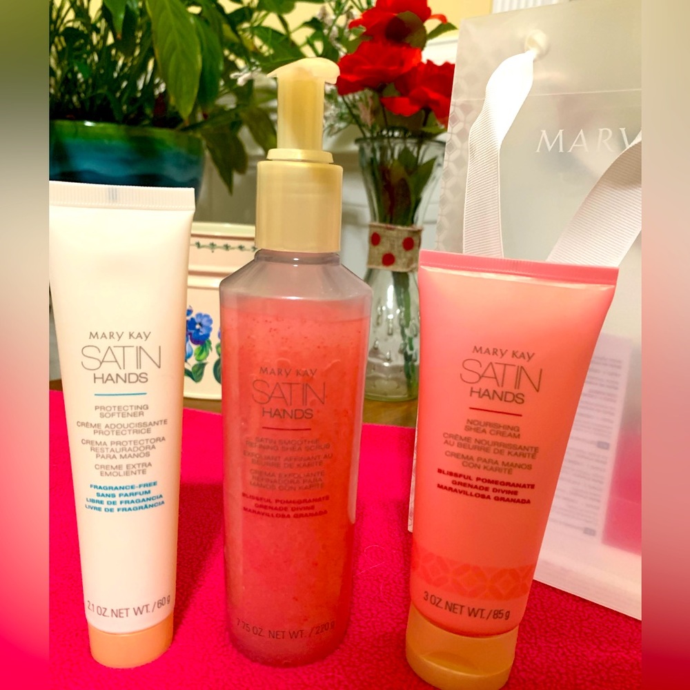 Limited-Edition Blissful Pomegranate Satin Hands Pampering Set